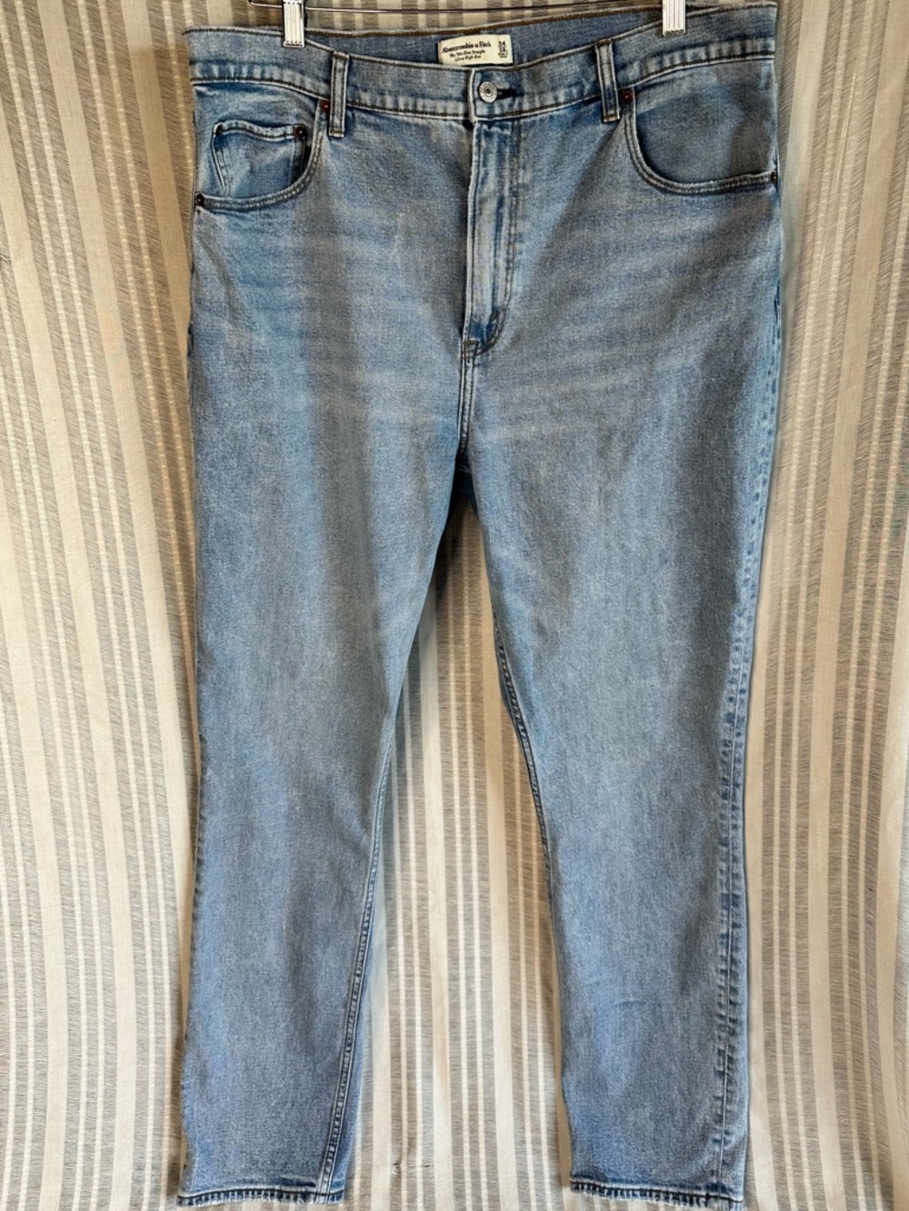 Abercrombie & Fitch Light Wash Relaxed Men's 90s Jeans